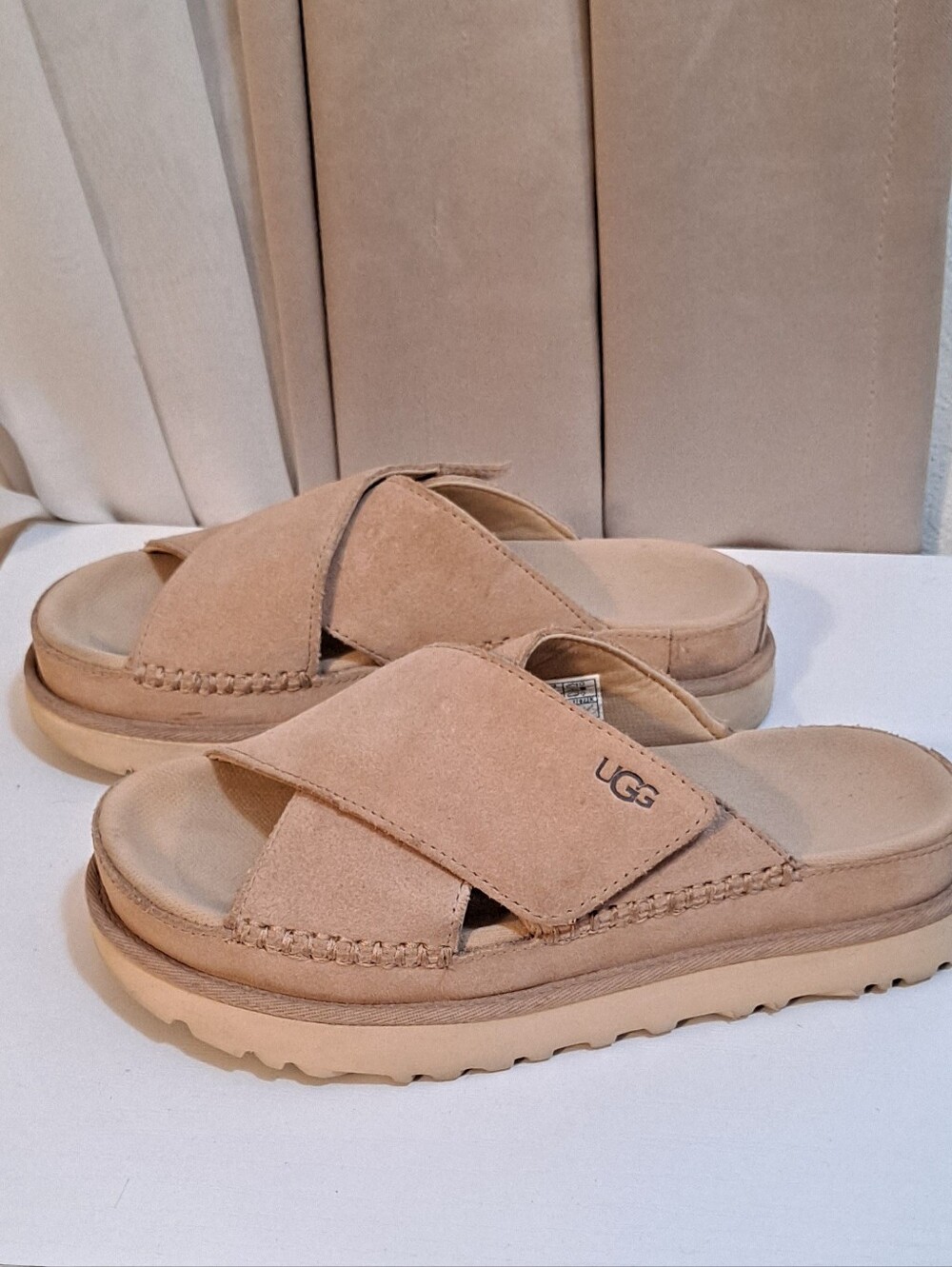 UGG Goldenstar Cross Slides - Picture 6 of 10